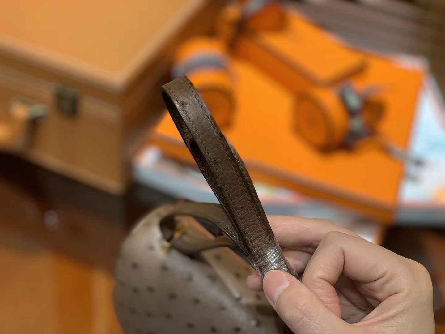 Hermès（爱马仕）Constance空姐包 巧克力 南非KK鸵鸟 顶级手缝工艺 金扣 18cm