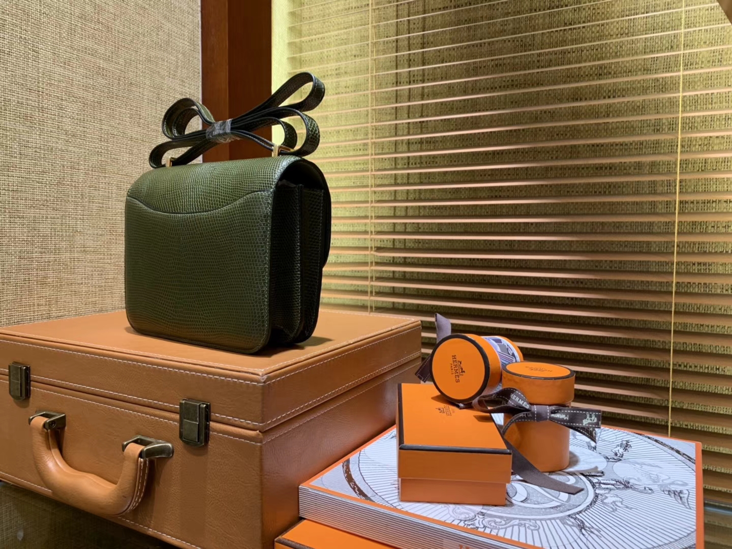 Hermès（爱马仕）Constance空姐包 橄榄绿 蜥蜴皮 顶级全手工缝制 金扣 18cm