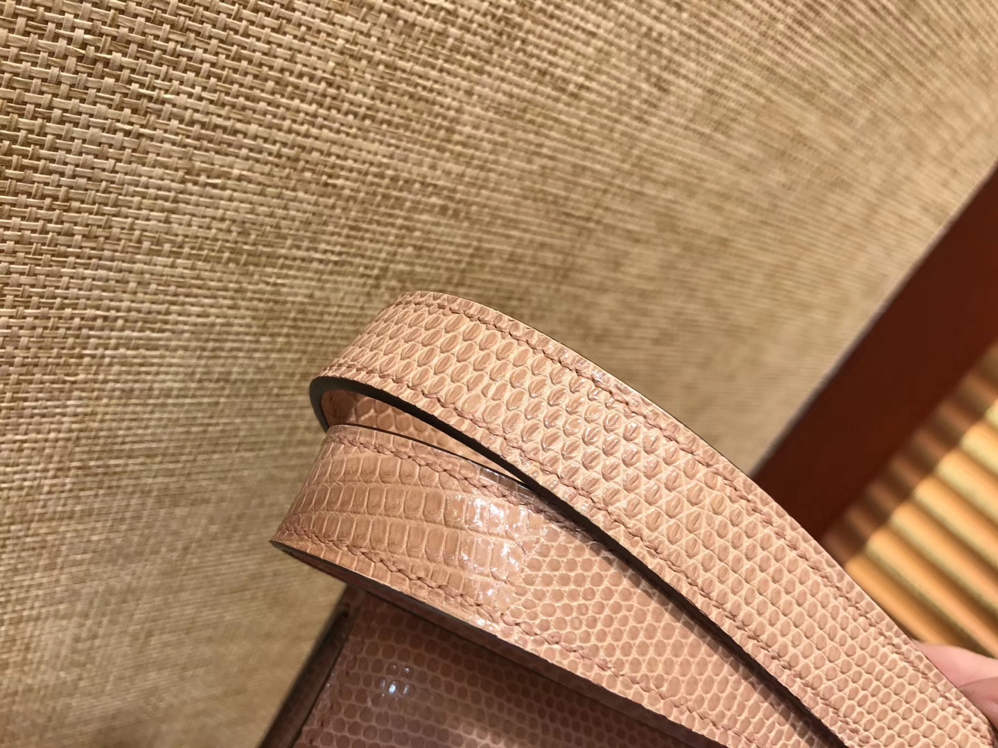 Hermès（爱马仕）Constance 23cm 裸粉色 蜥蜴皮 顶级手缝工艺 金扣