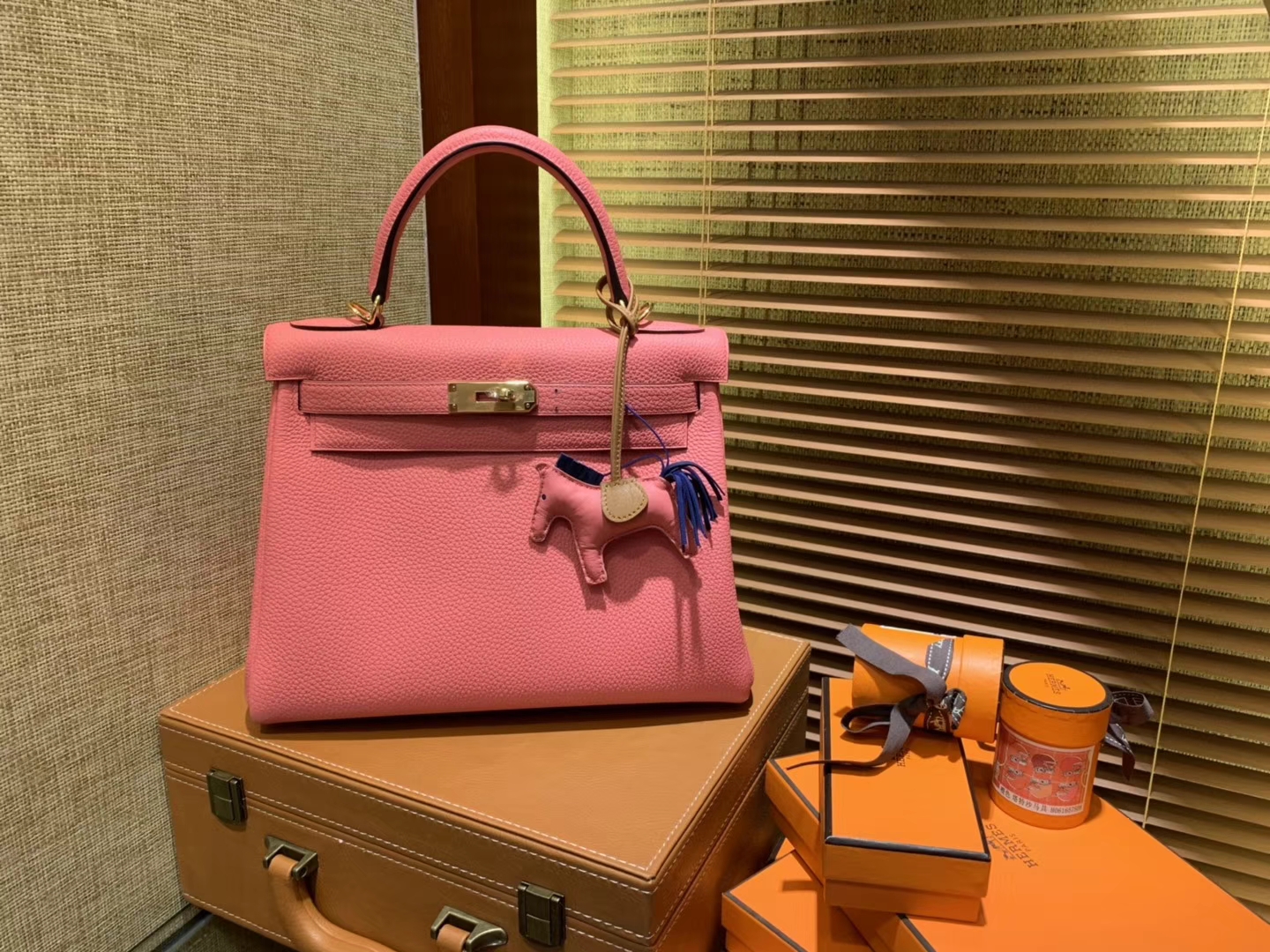Hermès（爱马仕）Kelly凯莉包 togo小牛皮 唇膏粉 进口原料 原版蜜蜡线 金扣 28cm