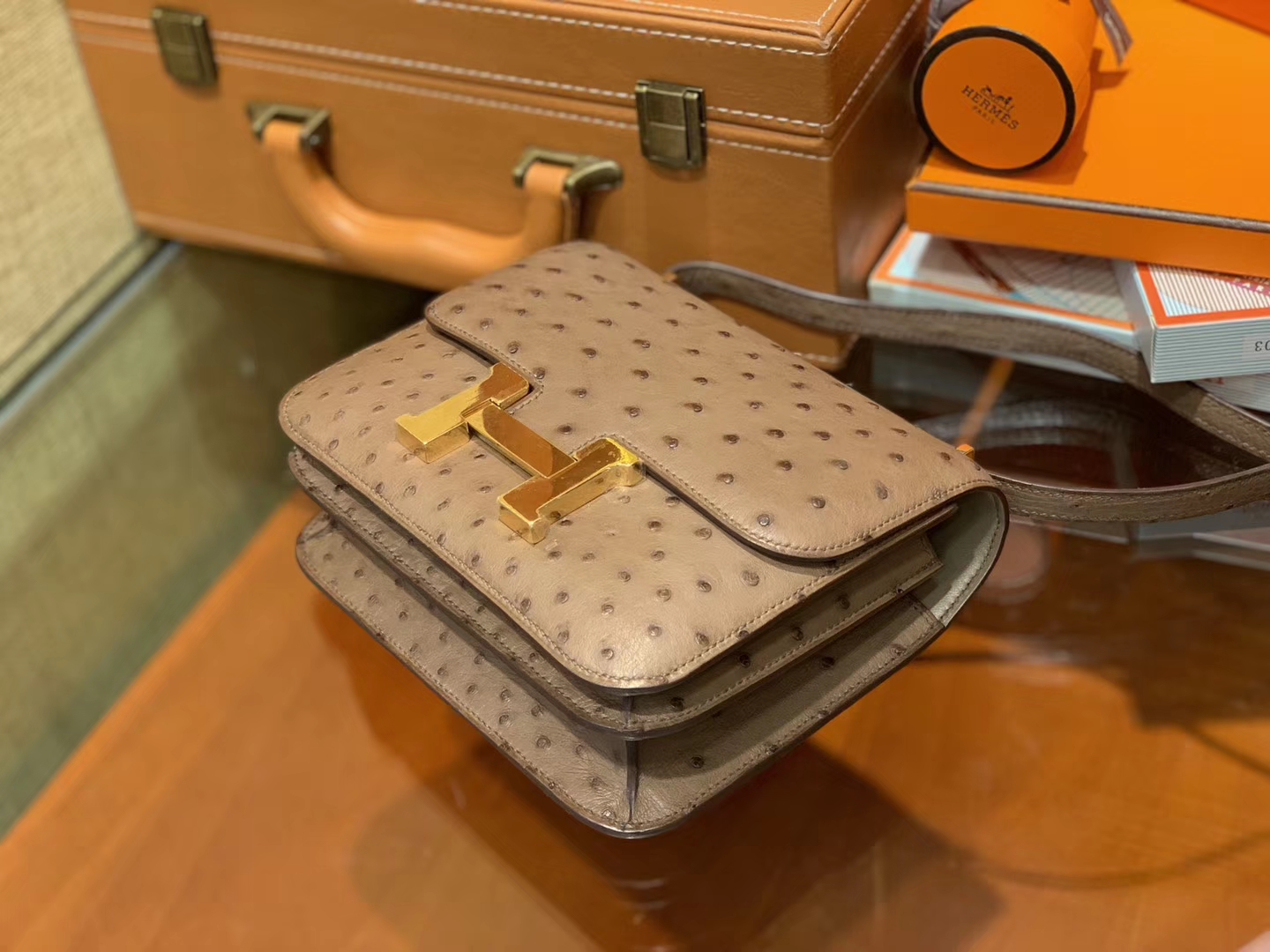 Hermès（爱马仕）Constance空姐包 巧克力 南非KK鸵鸟 顶级手缝工艺 金扣 18cm