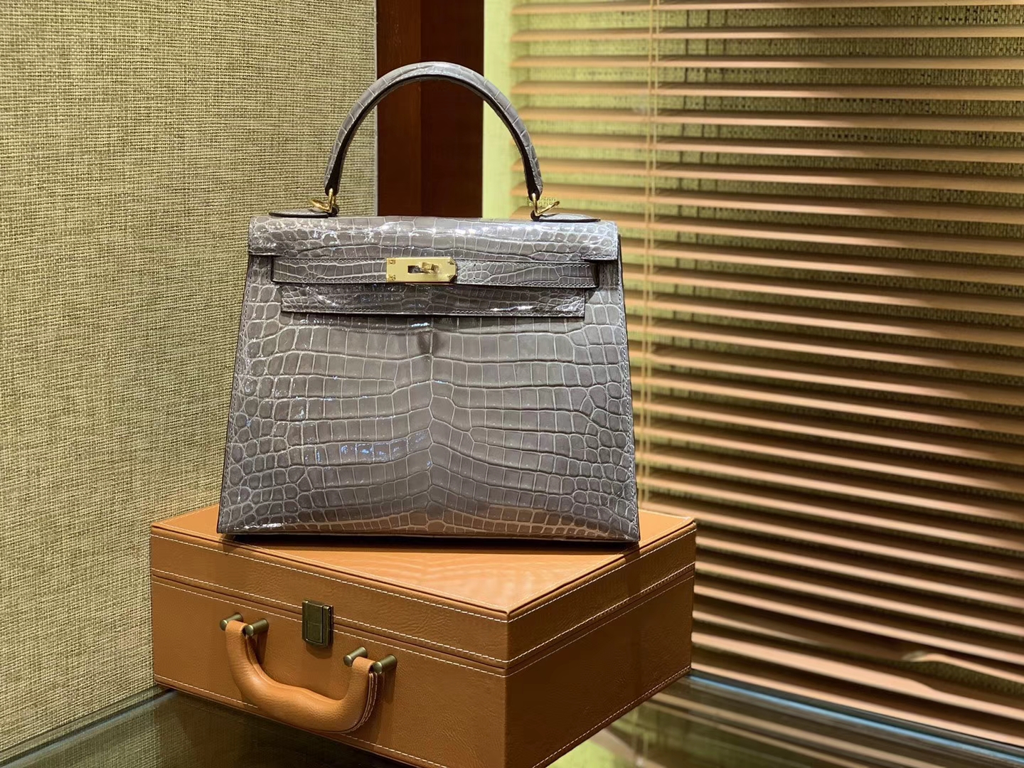 Hermès（爱马仕）Kelly 28cm 大象灰 一级尼罗鳄鱼皮 顶级手缝工艺 金扣