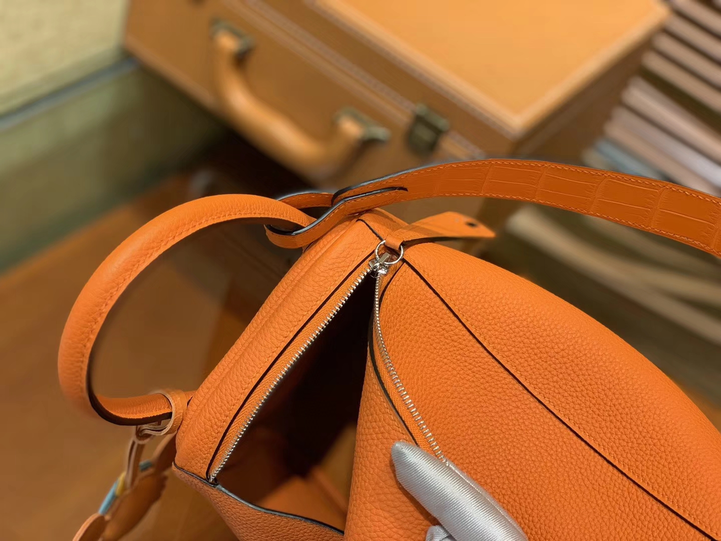 Hermès（爱马仕）Lindy琳迪包 橙色 小牛皮拼鳄鱼皮 进口原料 全手工缝制 银扣 26cm