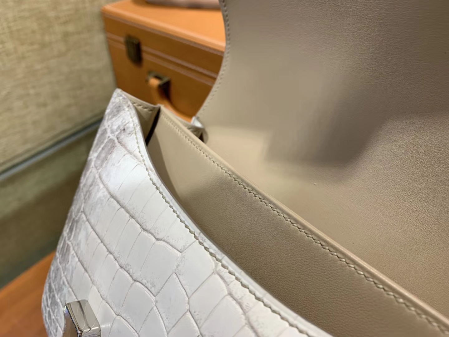 Hermès（爱马仕）Constance空姐包 喜马拉雅 一级尼罗雾面 鳄鱼皮 顶级全手工缝制 银扣 18cm
