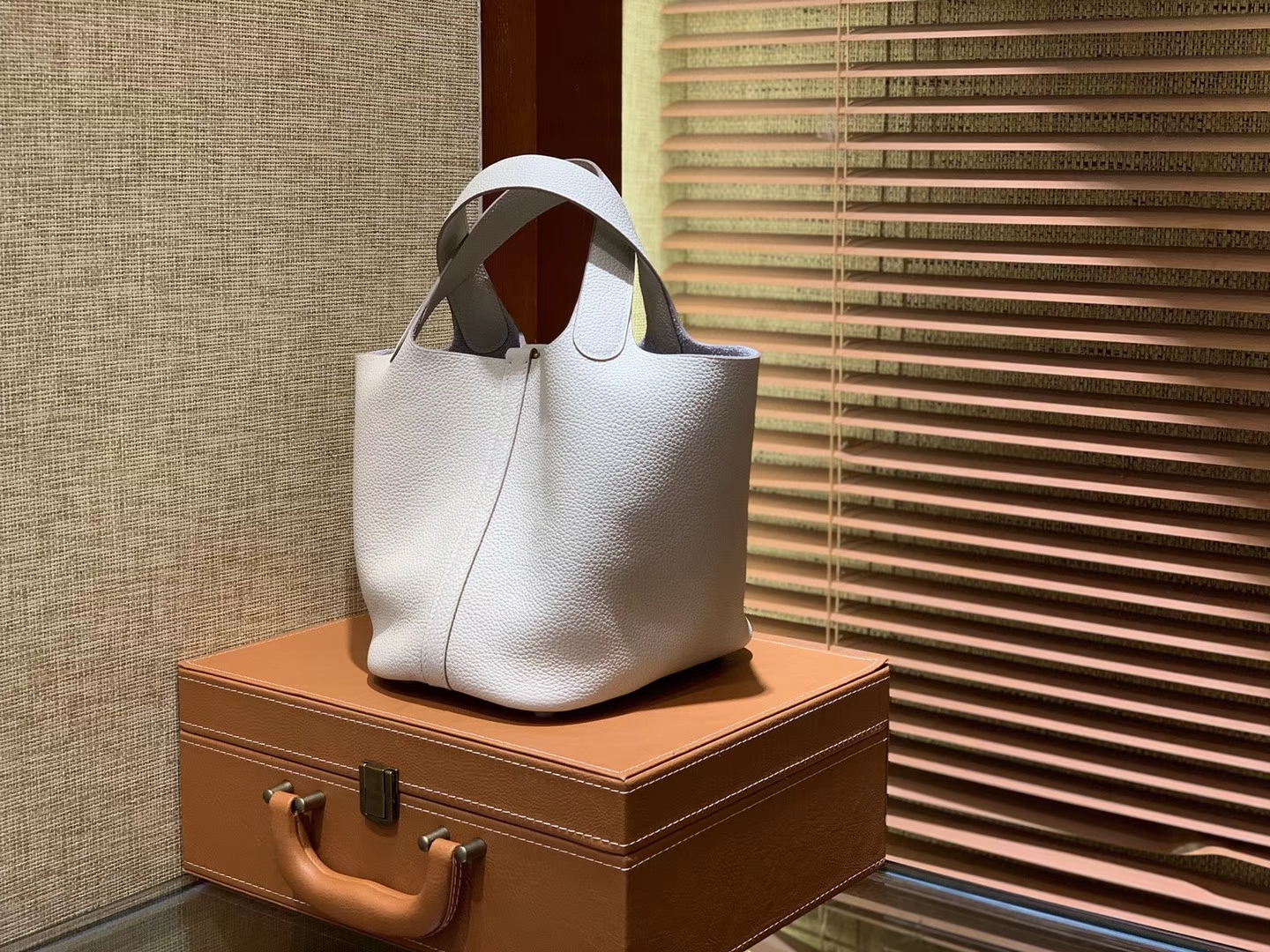 Hermès（爱马仕）Piction菜篮包 奶昔白 Togo牛皮 最火白色系 金扣 18cm