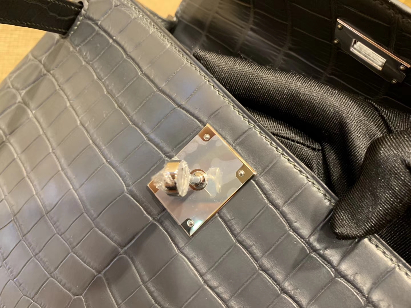 Hermès（爱马仕）Kelly 凯莉包 锡器灰 尼罗雾面 一级鳄鱼皮 顶级全手工缝制 银扣 28cm