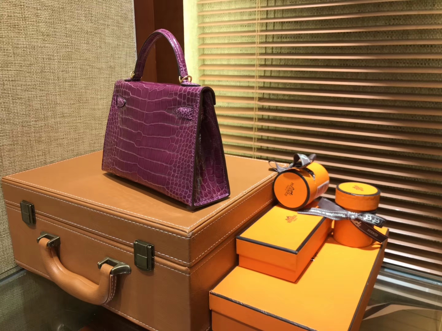 Hermès（爱马仕）MiniKelly 迷你凯莉 紫红色 一级美洲鳄鱼皮 顶级手缝蜡线 金扣 19cm 2代