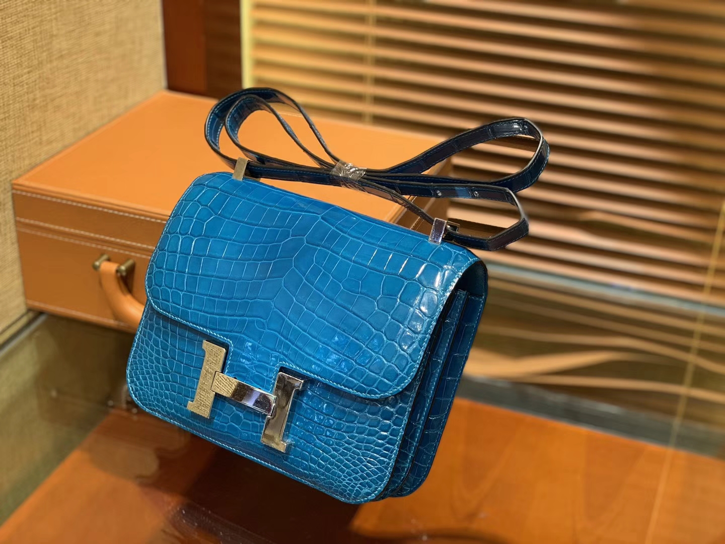 Hermès（爱马仕）Constance 23cm 伊滋密尔蓝 一级尼罗鳄鱼皮 顶级手缝工艺 金扣