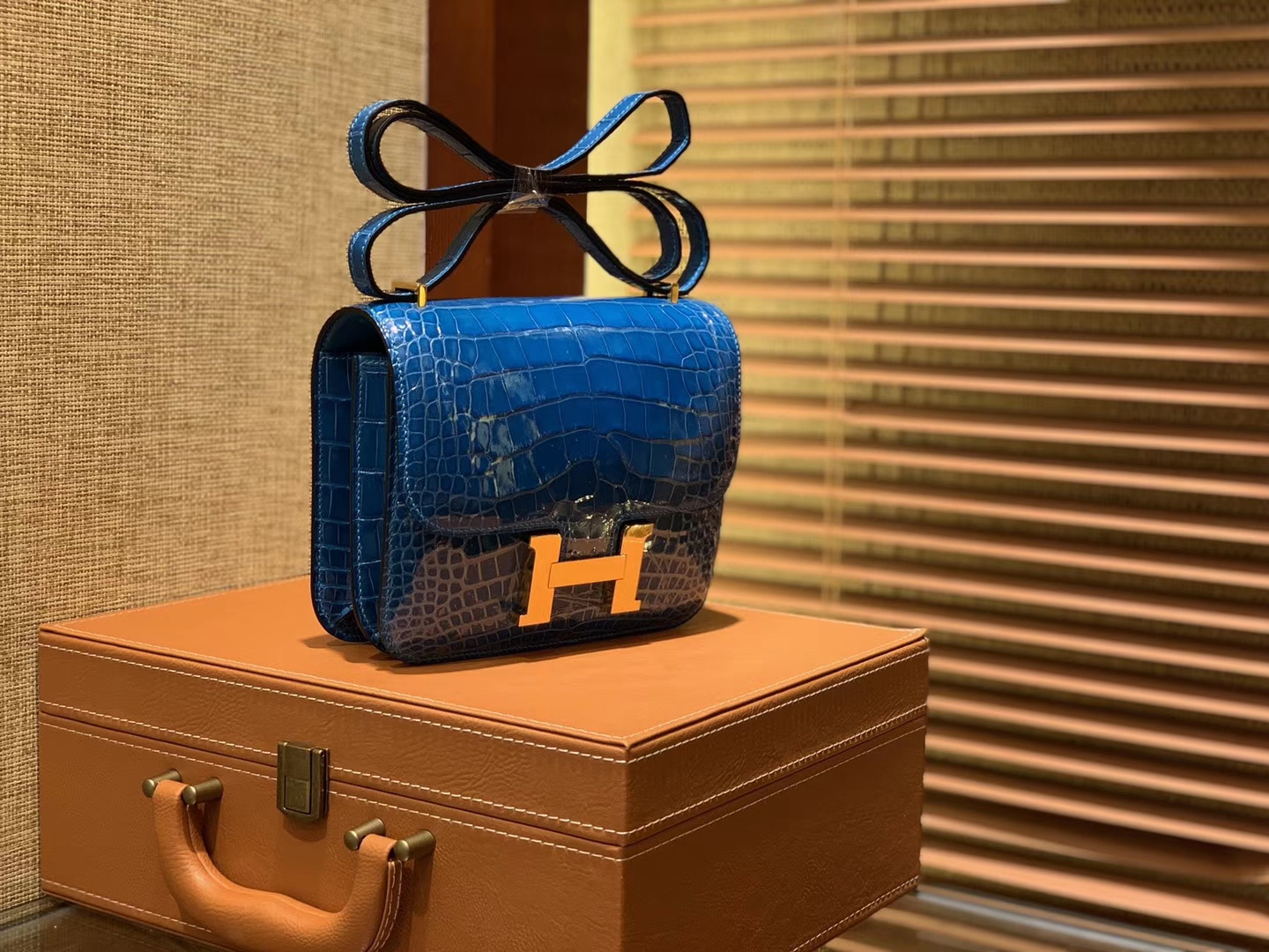 Hermès（爱马仕）Constance 18cm 伊滋密尔蓝 一级美洲鳄鱼皮 顶级手缝工艺 金扣