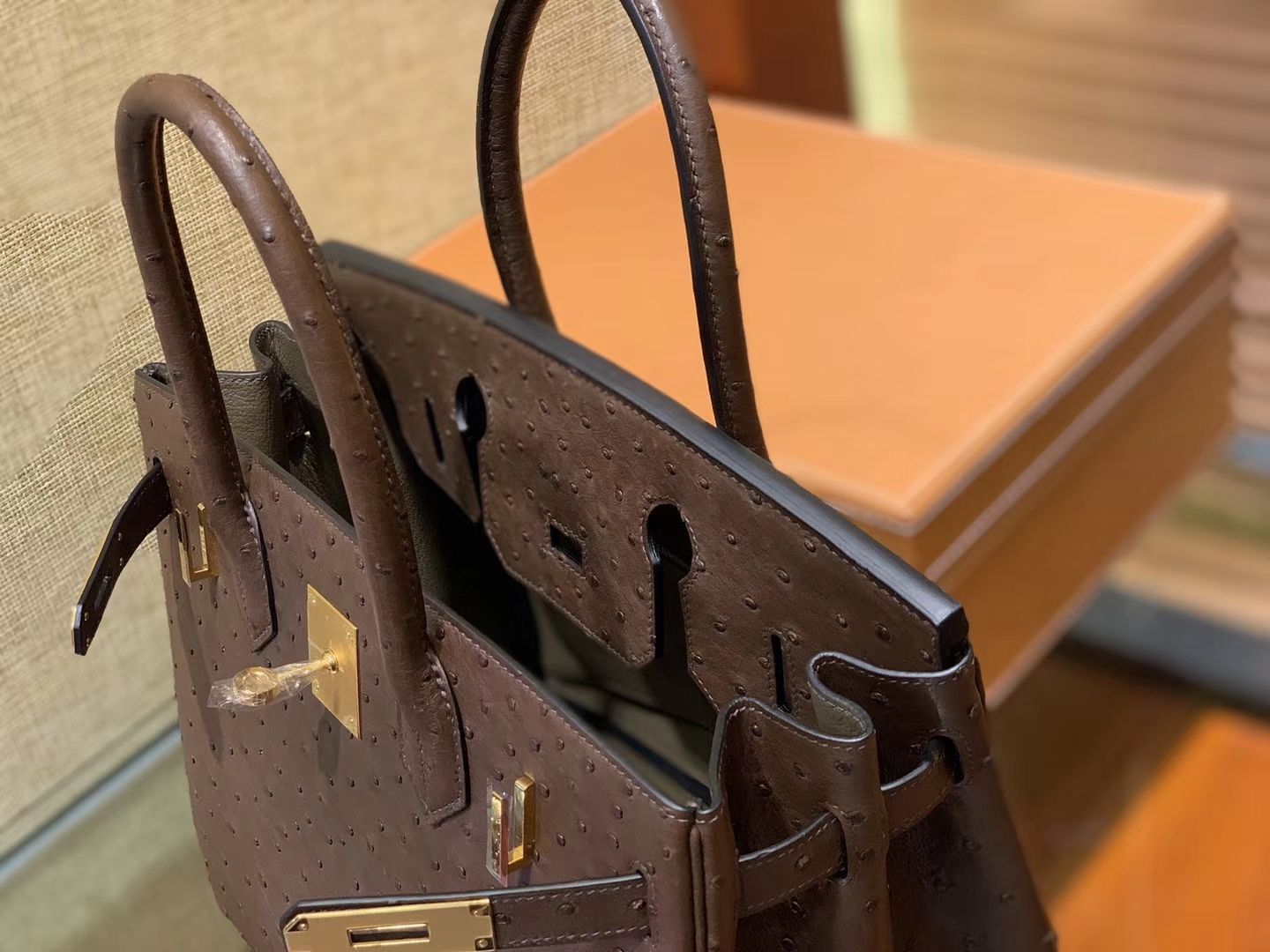 Hermès（爱马仕）Birkin 30cm 巧克力 南非进口鸵鸟皮 顶级手缝工艺 金扣