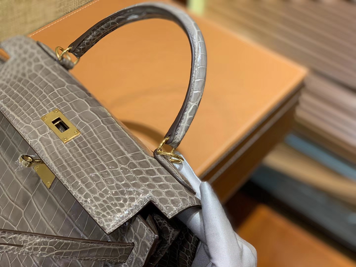 Hermès（爱马仕）Kelly 28cm 大象灰 一级尼罗鳄鱼皮 顶级手缝工艺 金扣