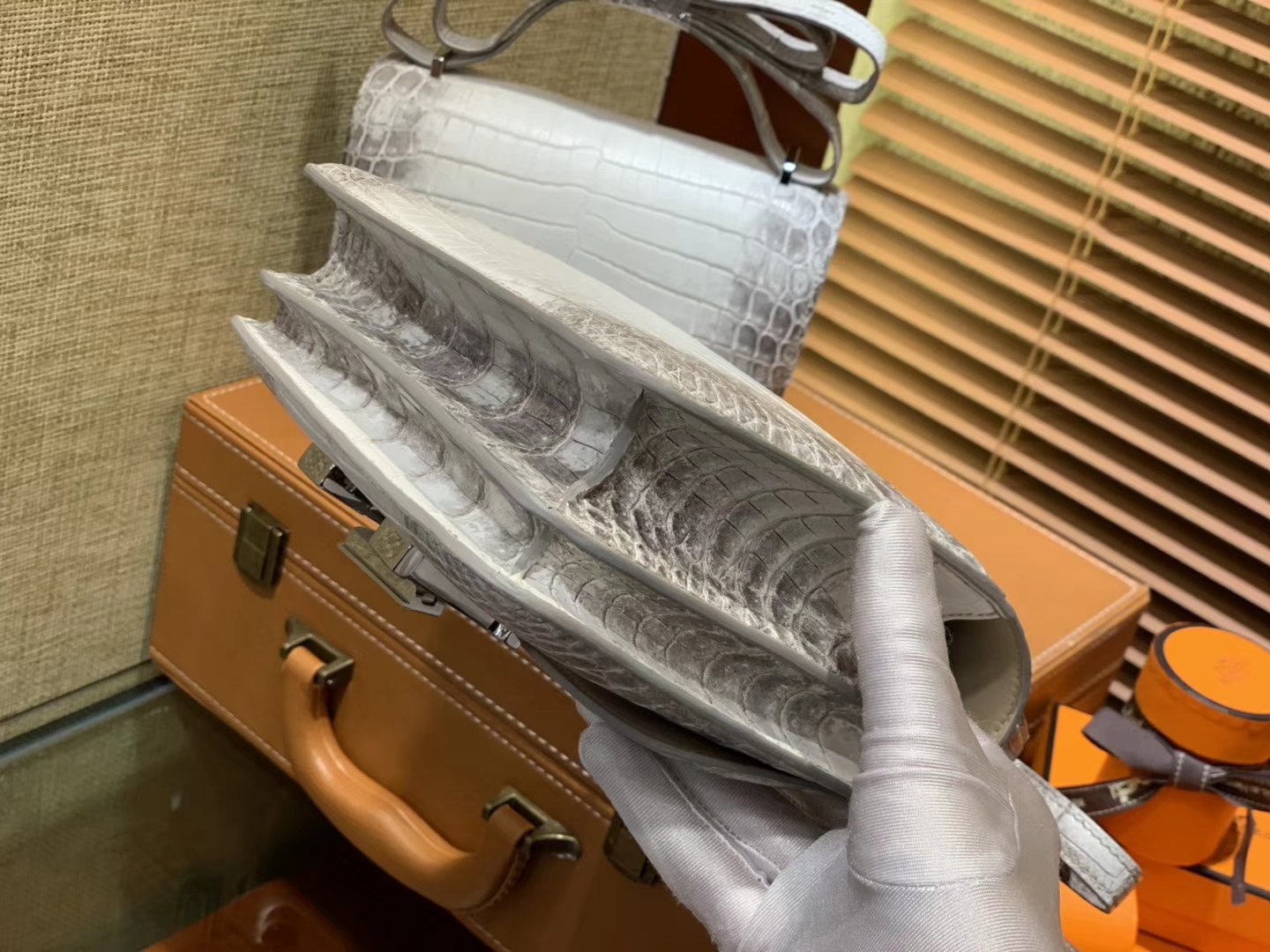 Hermès（爱马仕）Constance空姐包 喜马拉雅 一级尼罗雾面 鳄鱼皮 顶级全手工缝制 银扣 18cm