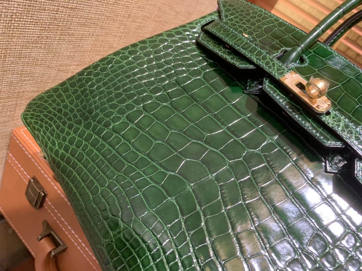 Hermès（爱马仕）Birkin铂金包 祖母绿 一级皮 美洲鳄鱼 进口原料 顶级手缝工艺 25cm