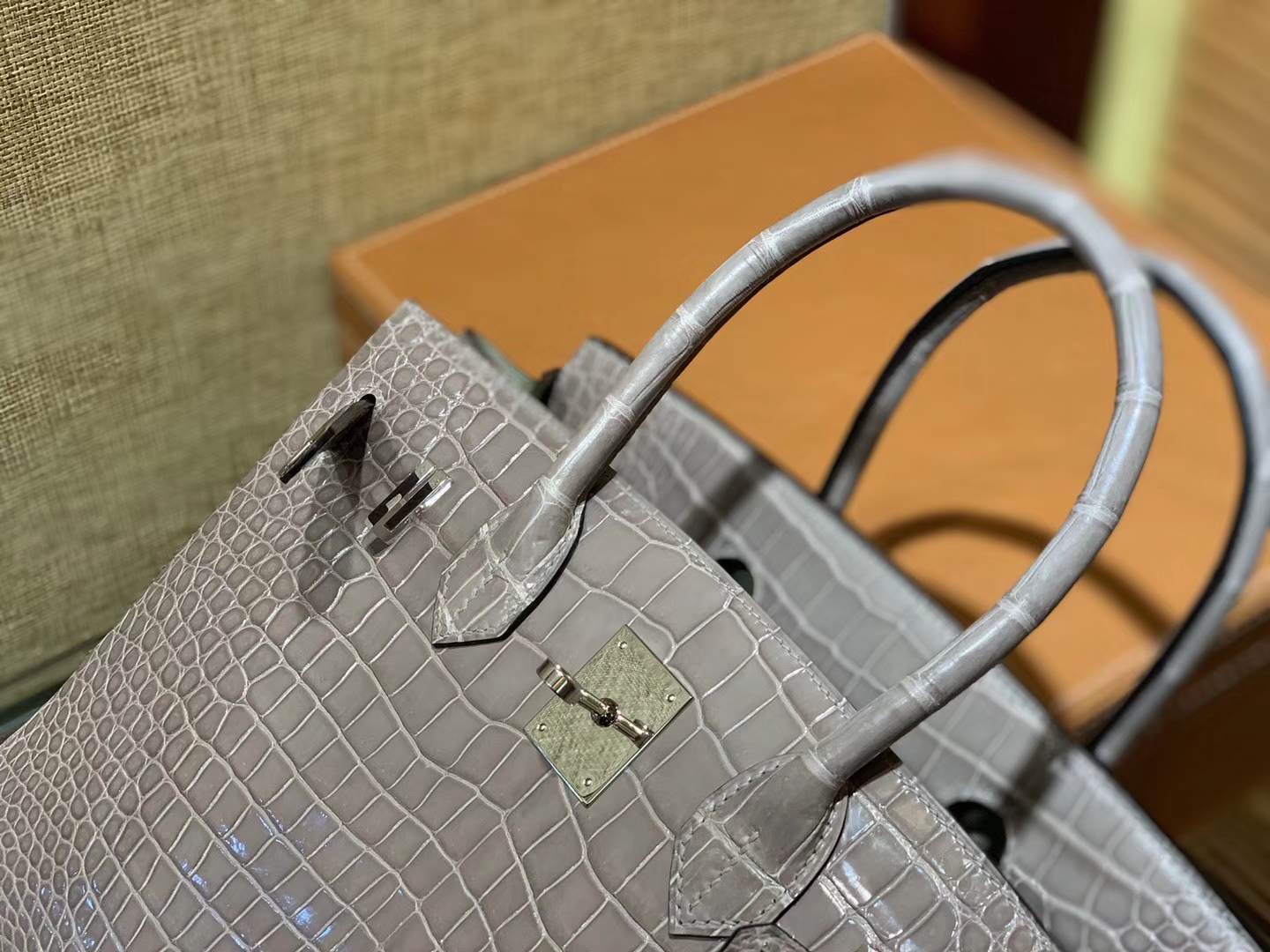 Hermès（爱马仕）Birkin铂金包 斑鸠灰 湾鳄 一级皮 倒V 进口原料 顶级手缝工艺 30cm