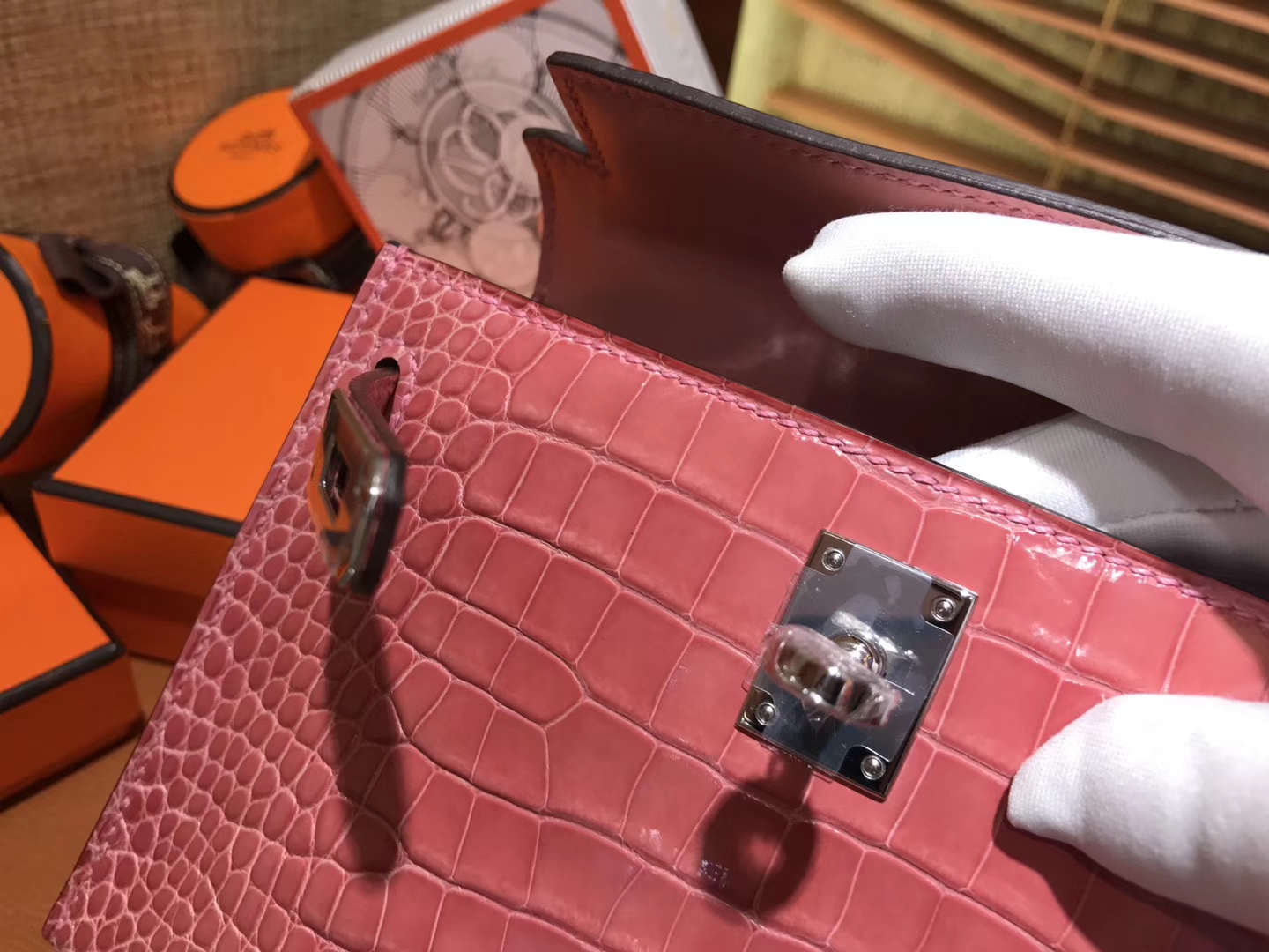 Hermès（爱马仕）MiniKelly 迷你凯莉 陶瓷粉 一级美洲鳄鱼皮 顶级手缝蜡线 银扣 19cm 2代