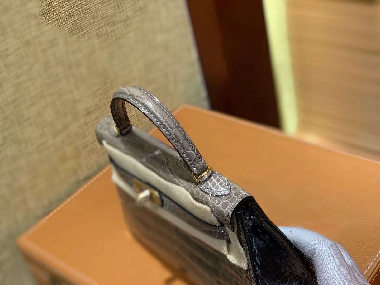 Hermès（爱马仕）Mini Kelly 沥青灰 一级美洲鳄鱼皮 全手工缝制 臻品级别 金扣 19cm 2代