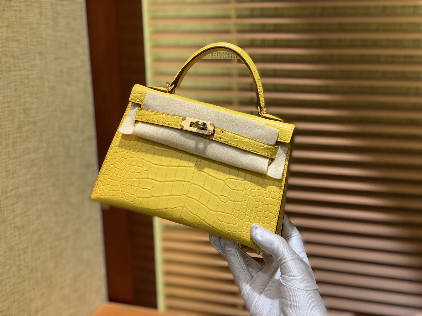 Hermès（爱马仕）Mini Kelly 迷你凯莉 柠檬黄 一级美洲鳄鱼皮 全手工缝制 臻品级别 金扣 19cm 2代