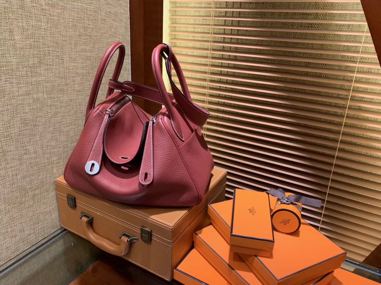 Hermès（爱马仕）Lindy琳迪包 酒红色 德国进口togo牛皮 全手工缝制 银扣 30cm