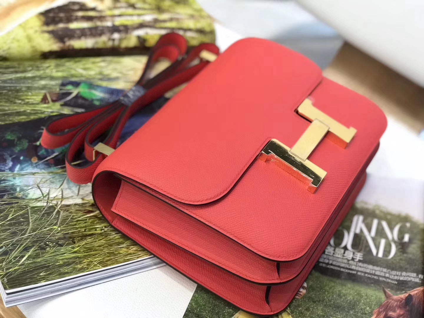 Hermès（爱马仕）Constance 空姐包 西瓜红 掌纹牛皮 金扣 23cm