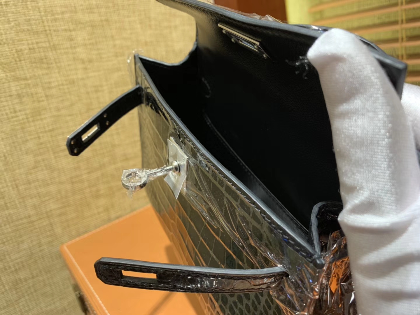 Hermès（爱马仕）Mini Kelly 黑色 一级美洲鳄鱼皮 顶级全手工缝制 臻品级别 19cm 2代