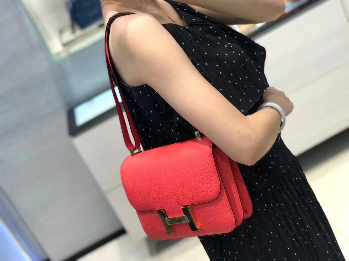 Hermès（爱马仕）Constance 空姐包 西瓜红 掌纹牛皮 金扣 23cm