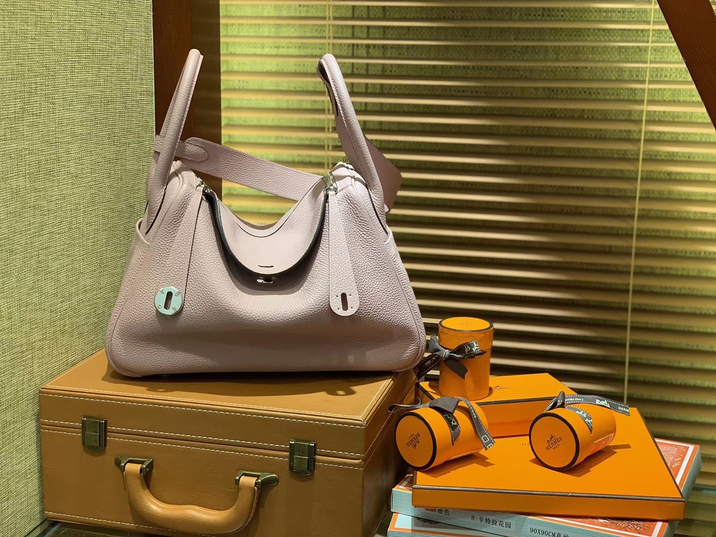 Hermès（爱马仕）Lindy琳迪包 丁香紫 德国进口togo牛皮 全手工缝制 银扣 30cm