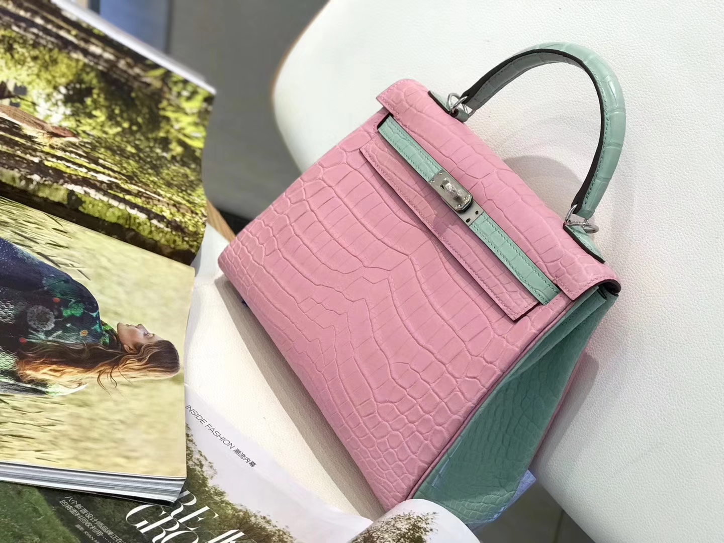 Hermès（爱马仕）Kelly凯莉包 樱花粉拼玛卡龙 雾面鳄鱼 银扣 25cm