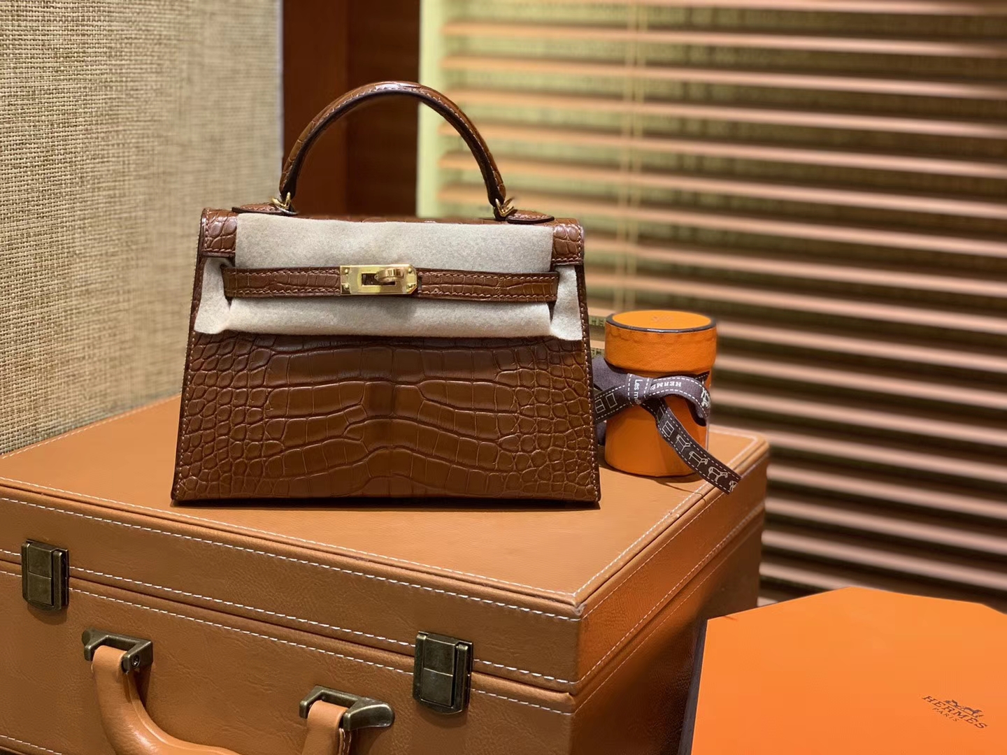 Hermès（爱马仕）Mini Kelly 迷你凯莉 咖啡色 一级美洲鳄鱼皮 全手工缝制 臻品级别 金扣 19cm 2代