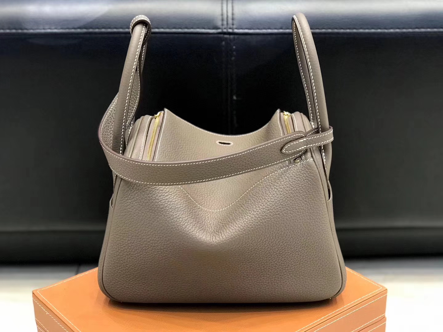 Hermès（爱马仕）Lindy琳迪包 大象灰 德国进口togo牛皮 蜡线全手工缝制 26cm