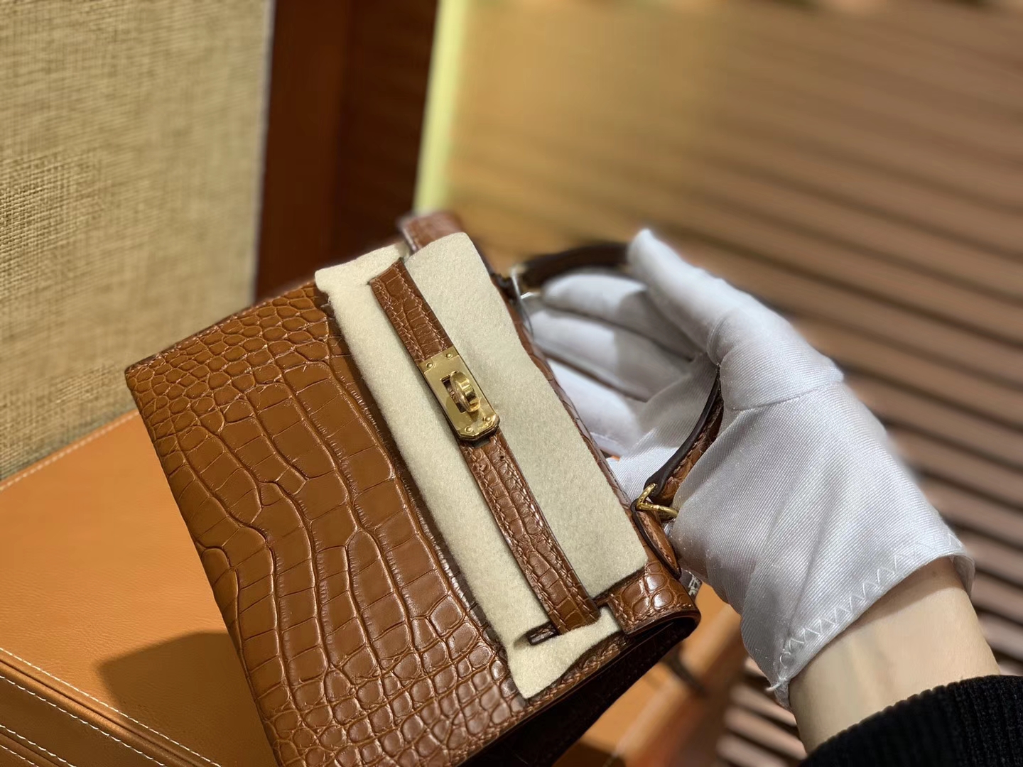 Hermès（爱马仕）Mini Kelly 迷你凯莉 咖啡色 一级美洲鳄鱼皮 全手工缝制 臻品级别 金扣 19cm 2代