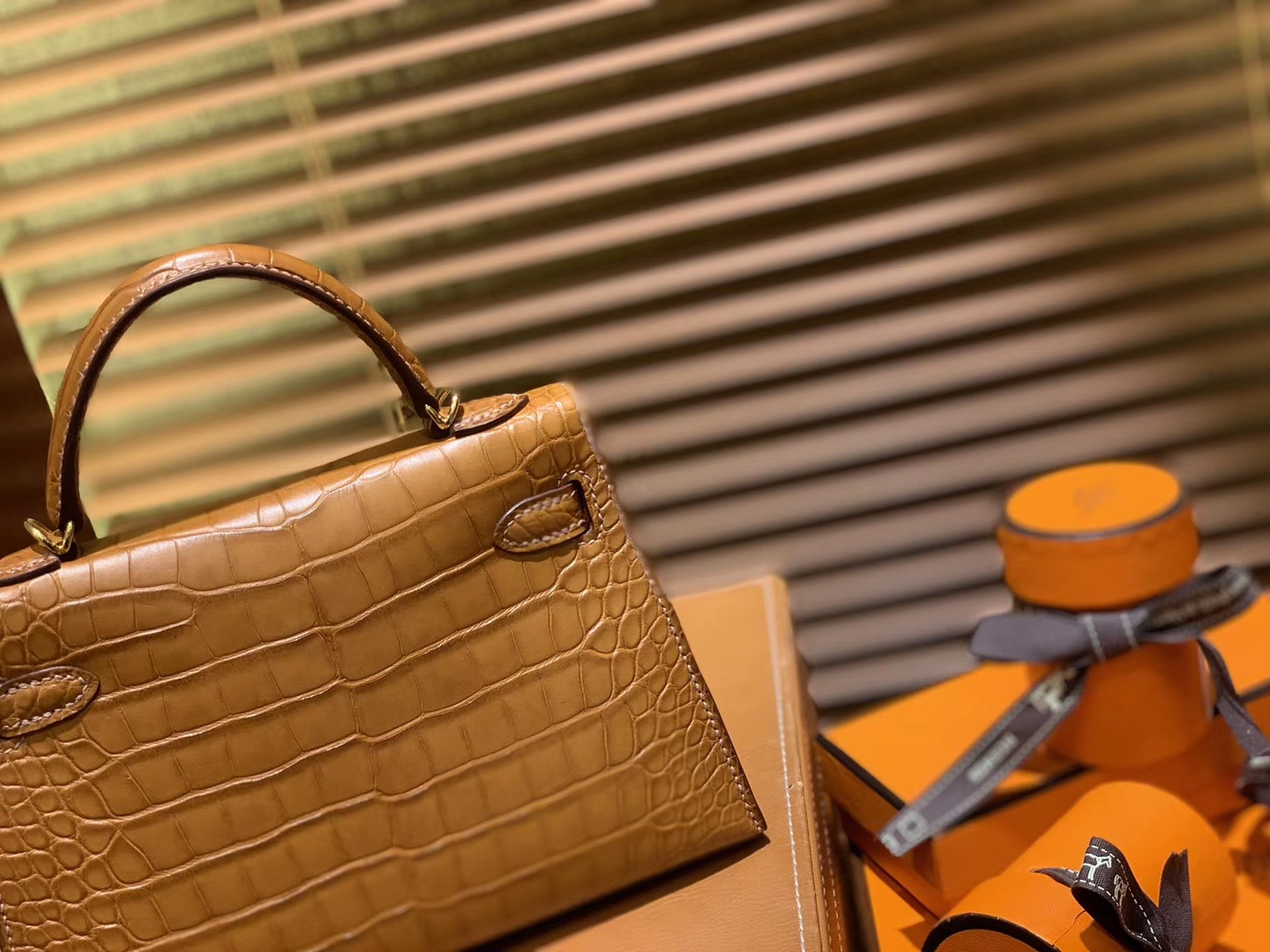 Hermès（爱马仕）Mini Kelly 迷你凯莉 金棕色 一级美洲鳄鱼皮 全手工缝制 臻品级别 金扣 19cm 2代