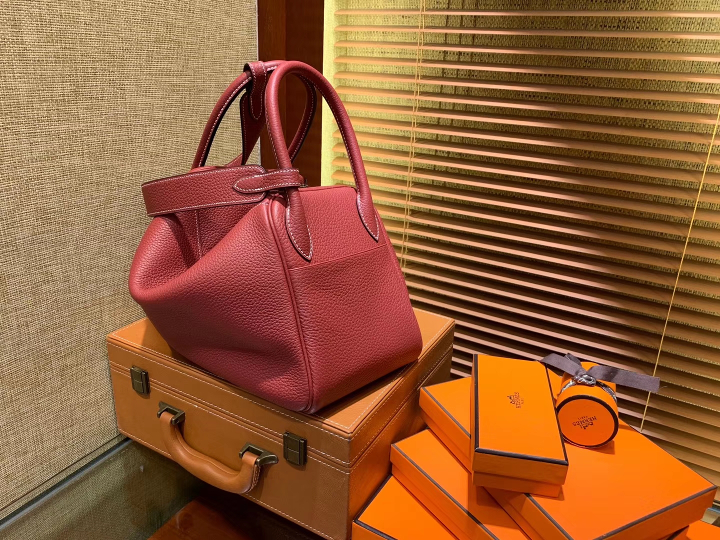 Hermès（爱马仕）Lindy琳迪包 酒红色 德国进口togo牛皮 全手工缝制 银扣 30cm