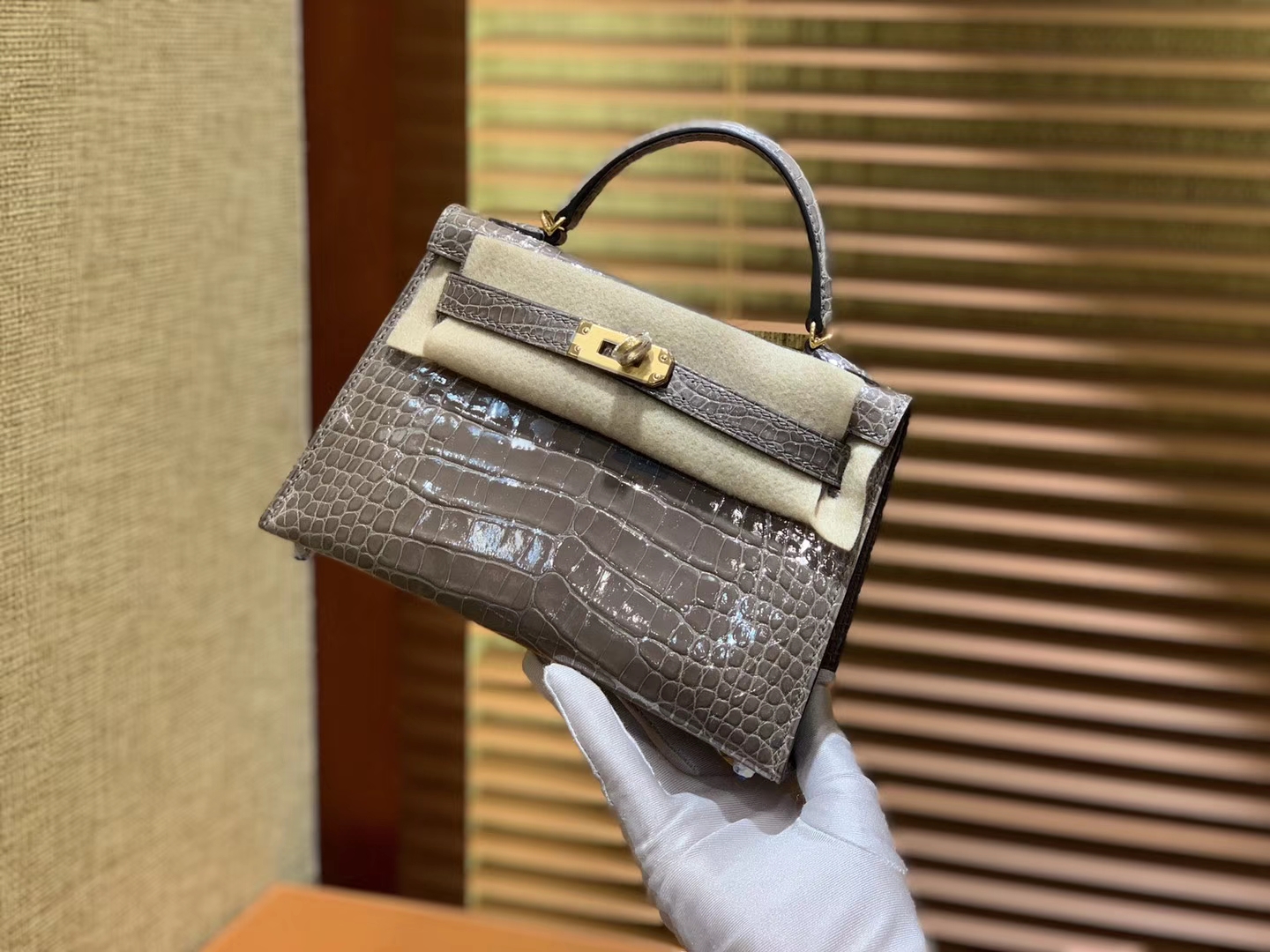 Hermès（爱马仕）Mini Kelly 沥青灰 一级美洲鳄鱼皮 全手工缝制 臻品级别 金扣 19cm 2代