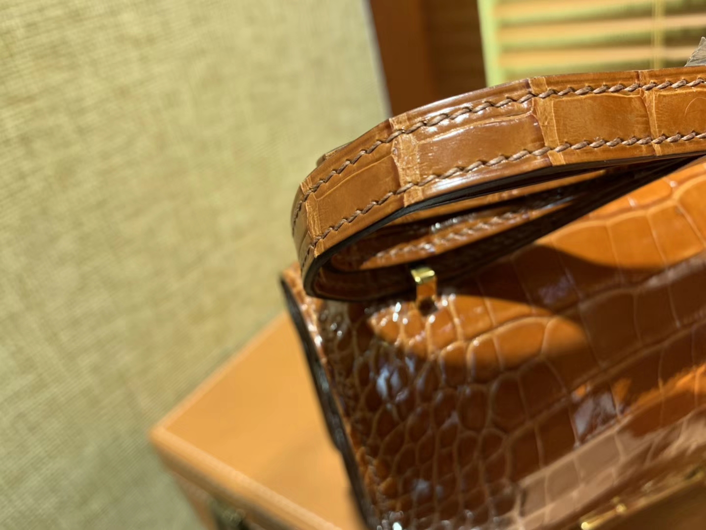 Hermès（爱马仕）Constance 18cm 蜜糖棕 一级美洲 鳄鱼皮 全手工缝制 臻品级别