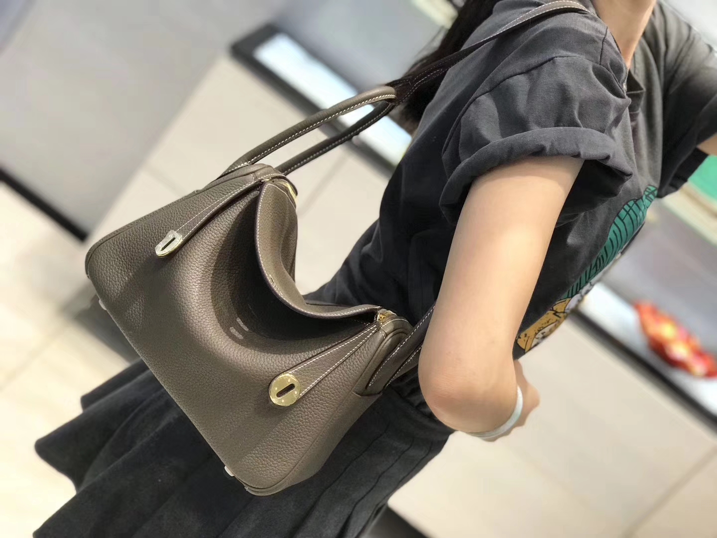 Hermès（爱马仕）Lindy琳迪包 大象灰 德国进口togo牛皮 蜡线全手工缝制 26cm