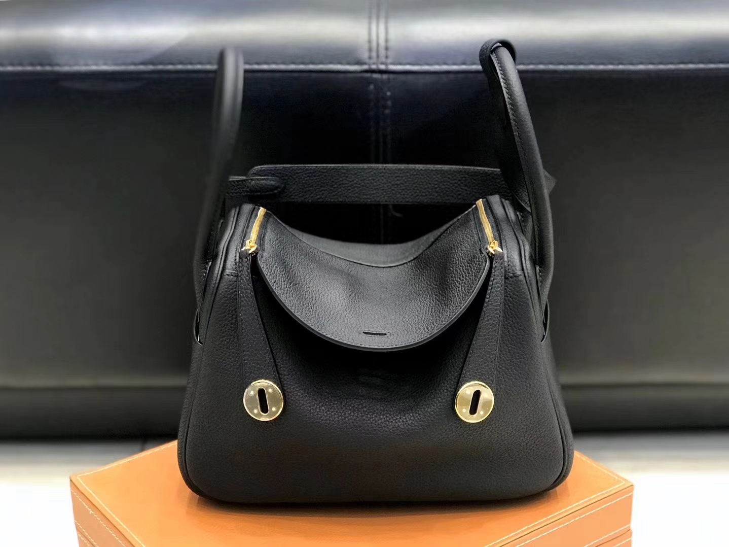 Hermès（爱马仕）Lindy琳迪包 经典黑金 德国进口togo牛皮 蜡线全手工缝制 26cm