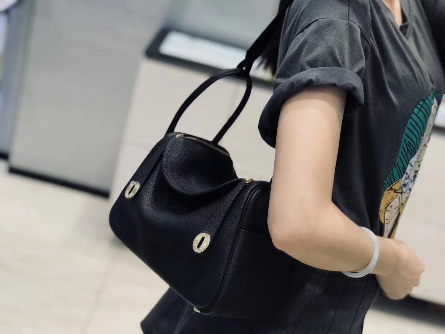 Hermès（爱马仕）Lindy琳迪包 经典黑金 德国进口togo牛皮 蜡线全手工缝制 26cm
