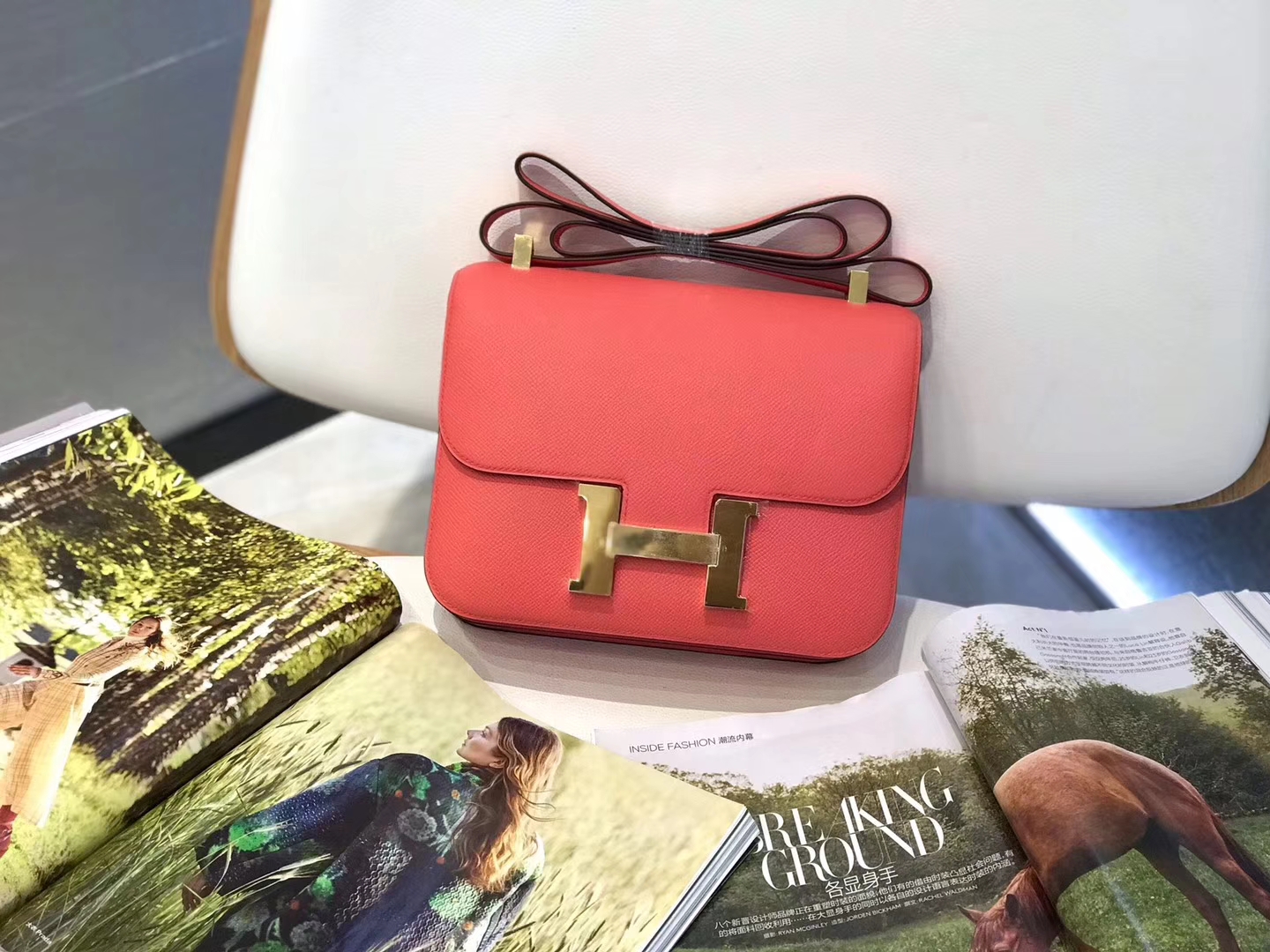 Hermès（爱马仕）Constance 空姐包 西瓜红 掌纹牛皮 金扣 23cm