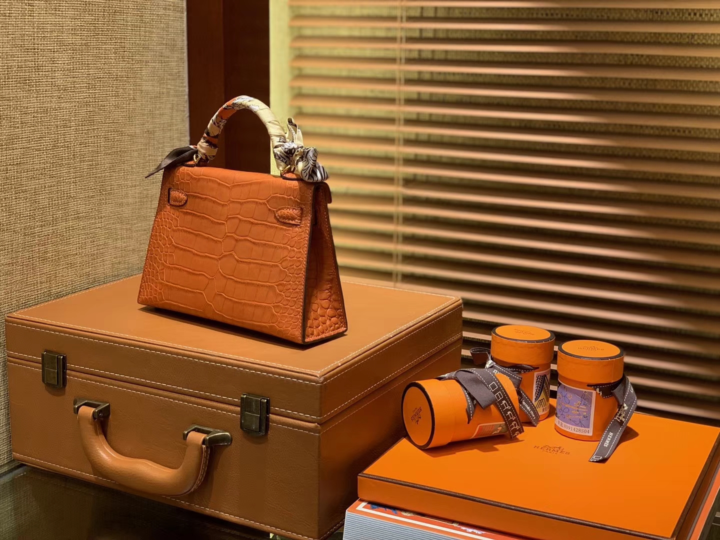 Hermès（爱马仕）Mini Kelly 深橙色 一级美洲鳄鱼皮 全手工缝制 臻品级别 金扣 19cm (迷你2代)