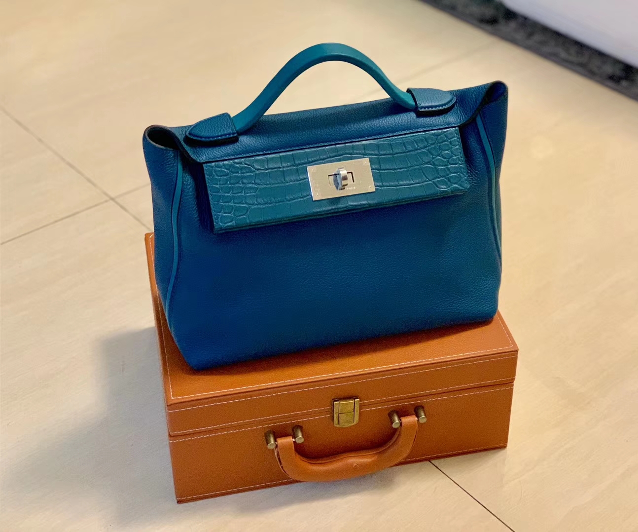 Hermès（爱马仕）Kelly-2424 宝蓝色 鸵鸟皮拼鳄鱼皮 顶级手缝 金扣 29cm