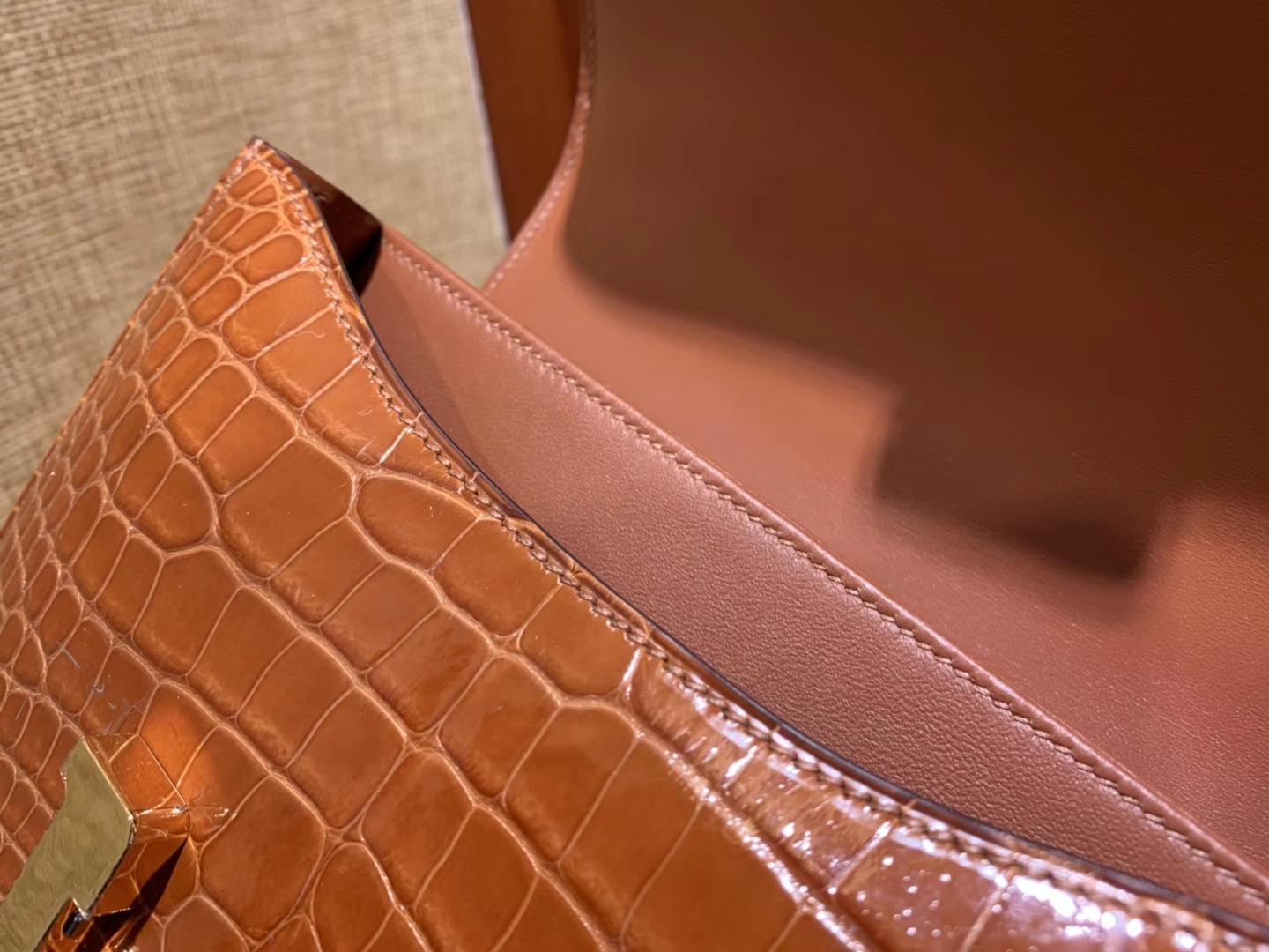 Hermès（爱马仕）Constance 18cm 蜜糖棕 一级美洲 鳄鱼皮 全手工缝制 臻品级别