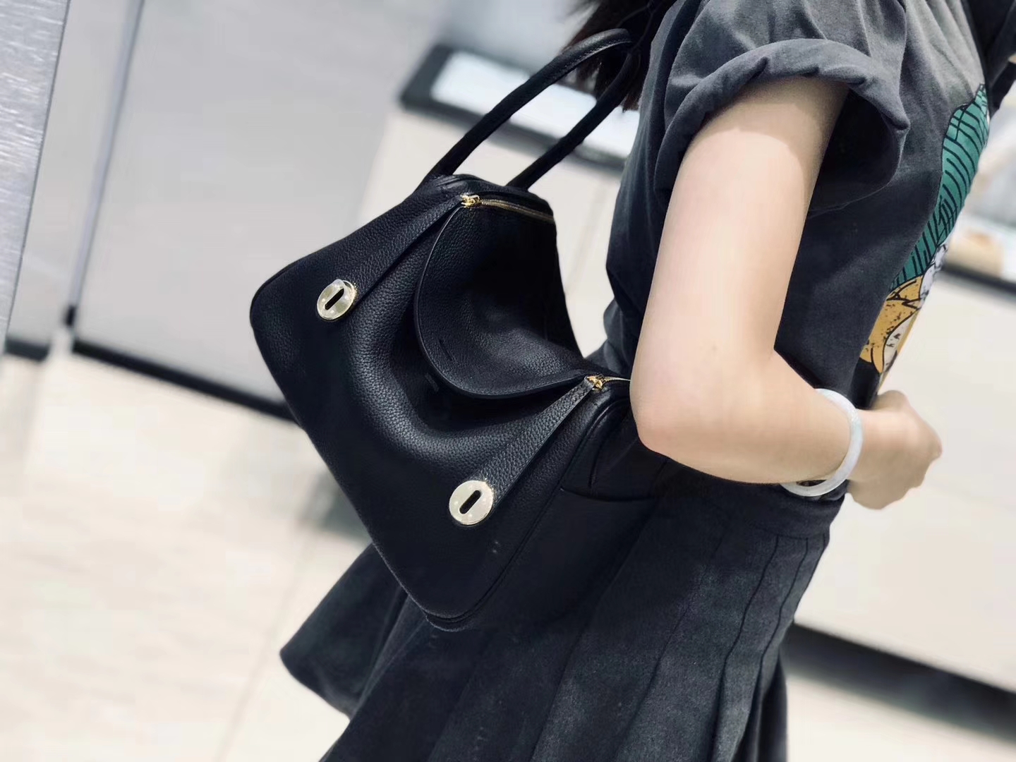 Hermès（爱马仕）Lindy琳迪包 经典黑金 德国进口togo牛皮 蜡线全手工缝制 26cm