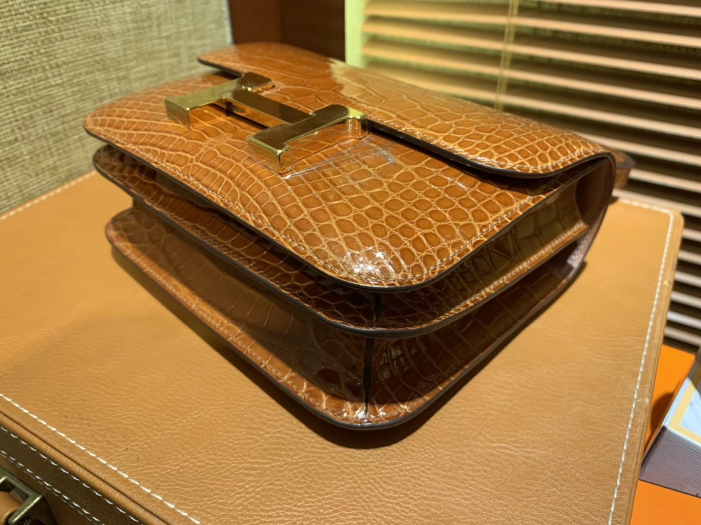 Hermès（爱马仕）Constance 18cm 蜜糖棕 一级美洲 鳄鱼皮 全手工缝制 臻品级别