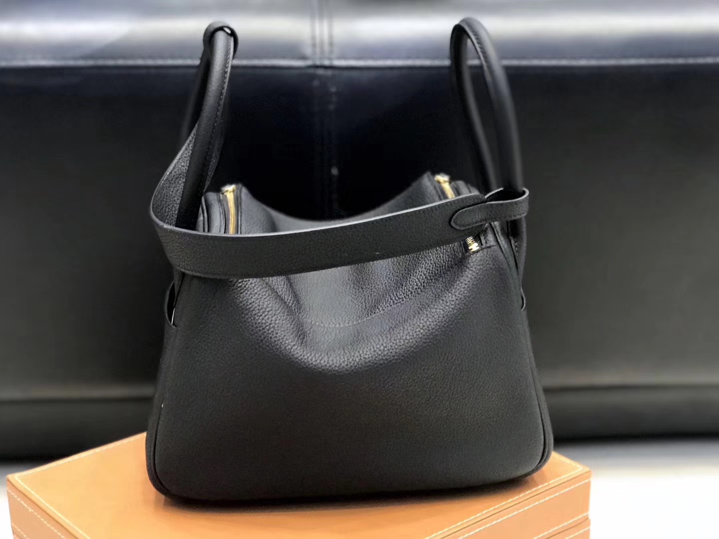 Hermès（爱马仕）Lindy琳迪包 经典黑金 德国进口togo牛皮 蜡线全手工缝制 26cm