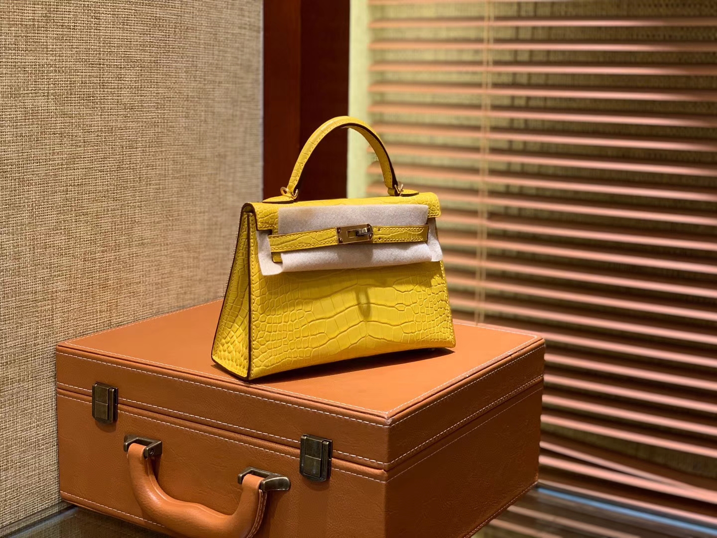 Hermès（爱马仕）Mini Kelly 迷你凯莉 柠檬黄 一级美洲鳄鱼皮 全手工缝制 臻品级别 金扣 19cm 2代