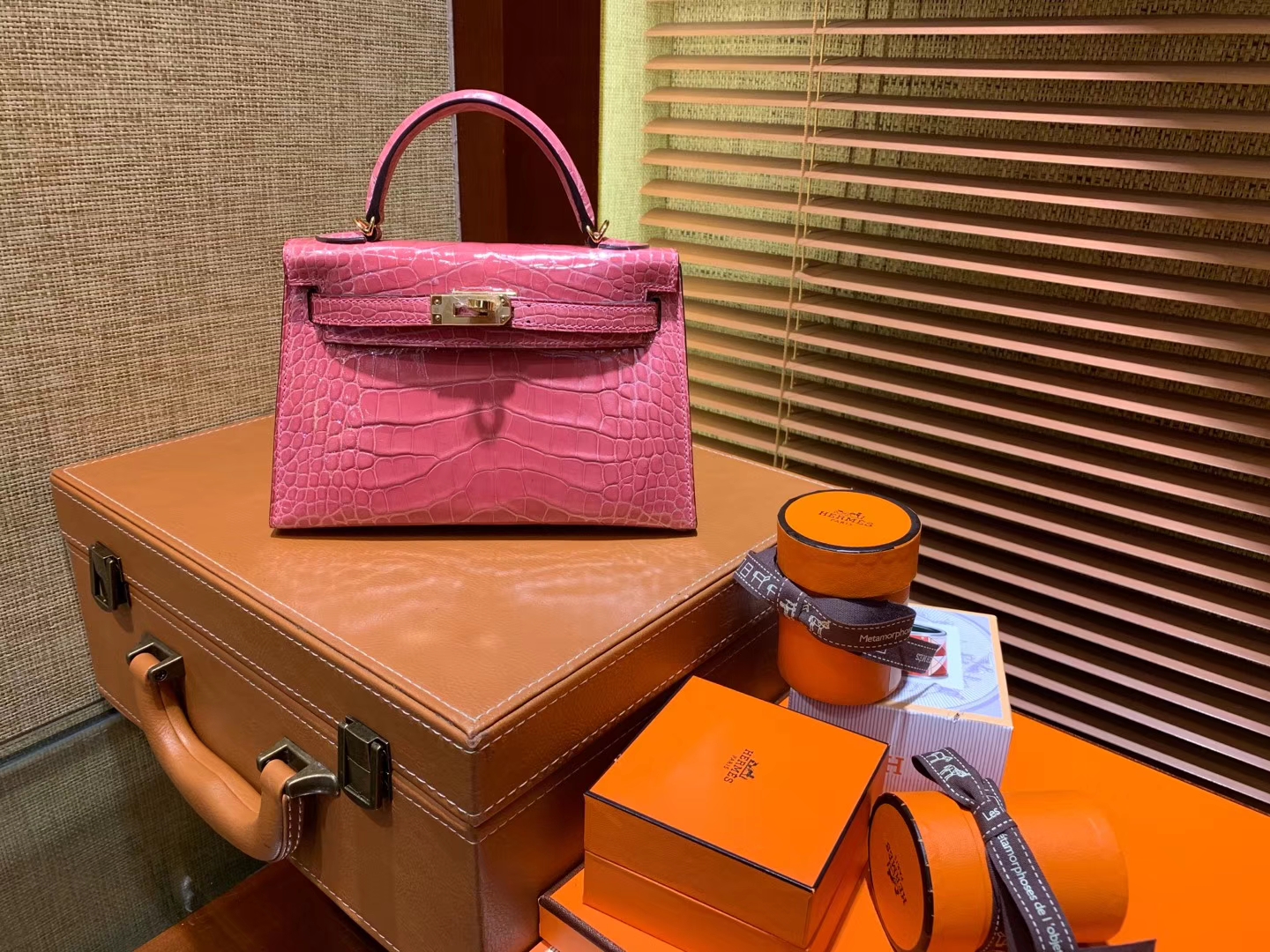 Hermès（爱马仕）Mini Kelly 粉色 一级美洲鳄鱼皮 顶级全手工缝制 臻品级别 19cm 2代