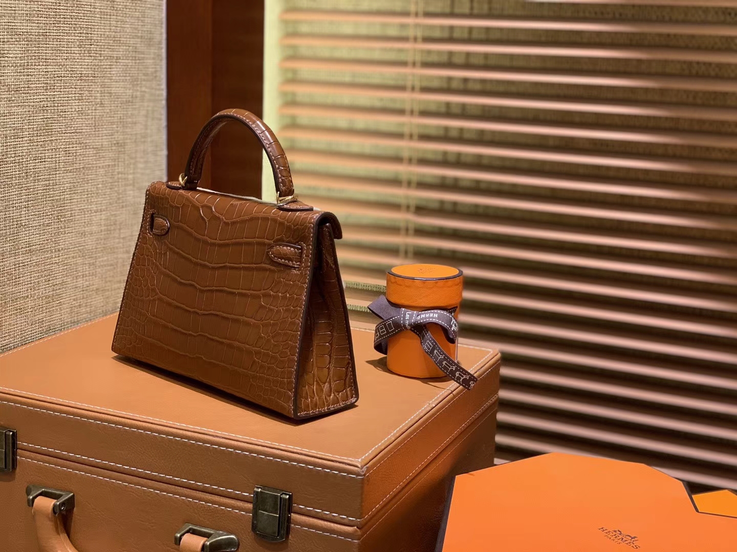 Hermès（爱马仕）Mini Kelly 迷你凯莉 咖啡色 一级美洲鳄鱼皮 全手工缝制 臻品级别 金扣 19cm 2代