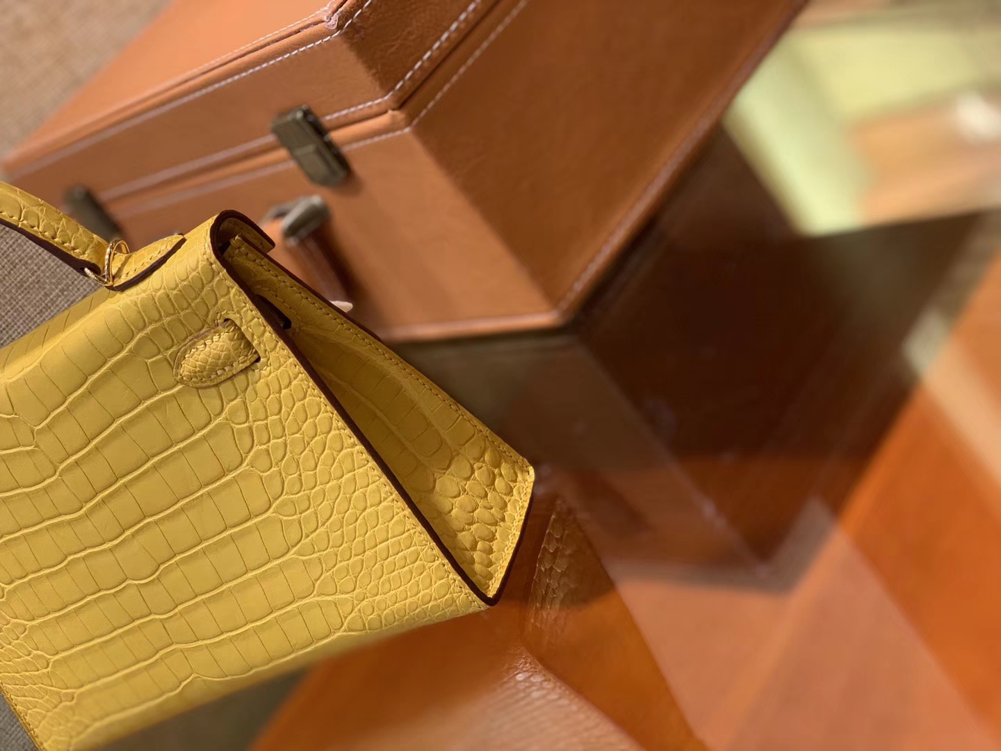 Hermès（爱马仕）Mini Kelly 迷你凯莉 柠檬黄 一级美洲鳄鱼皮 全手工缝制 臻品级别 金扣 19cm 2代