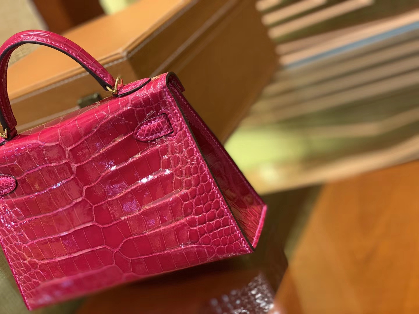 Hermès（爱马仕）Mini Kelly 玫红色 一级美洲鳄鱼皮 全手工缝制 臻品级别 金扣 19cm 2代