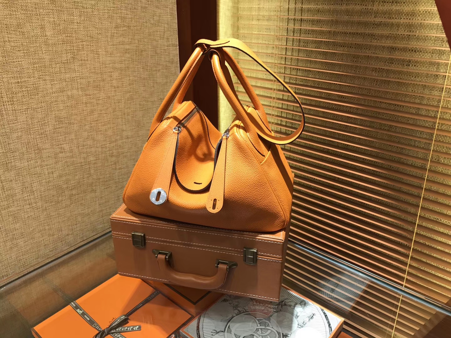 Hermès（爱马仕）Lindy琳迪包 经典橙 德国进口togo牛皮 全手工缝制 银扣 30cm